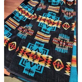 Aztek kuvioinen iso kylpypyyhe musta-monivärinen