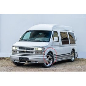 Etulokasuojan kaarilevike vasen Chevrolet Express Starcraft 1997-2002 