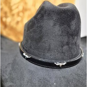 Hattupanta mustaa nahkaa, Longhorn koristeilla