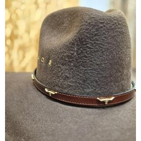 Hattupanta ruskeaa nahkaa, Longhorn koristeilla