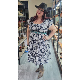 Kantrityylinen kukallinen mekko