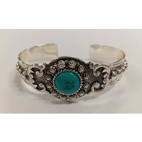 Rannerengas pyöreällä turkoosilla kivellä