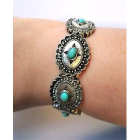 Venyvä käsikoru soikeilla conchoilla