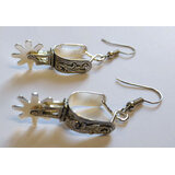 Isot kannus korvakorut