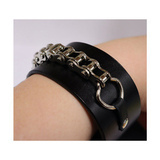 Käsikoru - ketju ja musta nahka