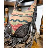 Käsilaukku Southwestern-kuvioilla ja hapsuilla