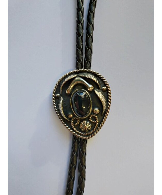 Bolo-kravatti pieni Ovaali, musta