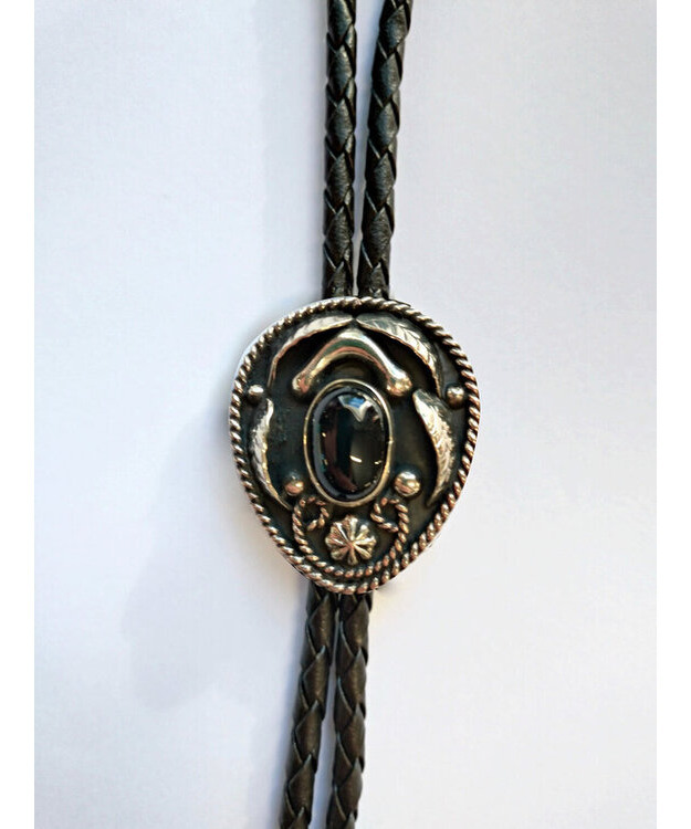 Bolo-kravatti pieni Ovaali, musta