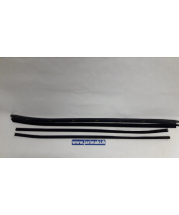 Etuovi lasien tiivistesarja käytetty Ford Mustang 1971-1973