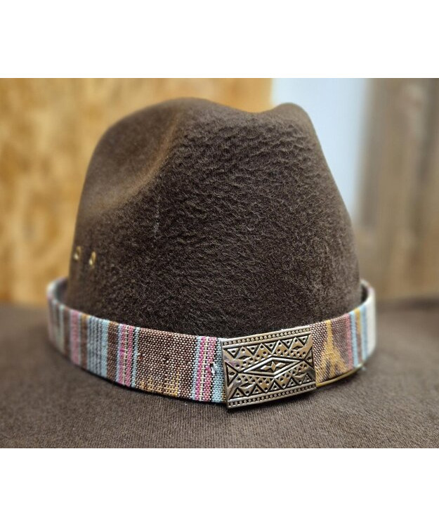 Hattupanta kudottu metallisoljella