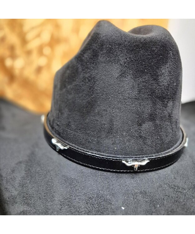 Hattupanta mustaa nahkaa, Longhorn koristeilla