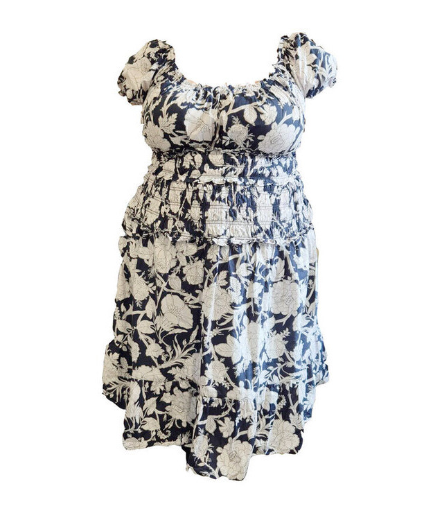 Kantrityylinen kukallinen mekko