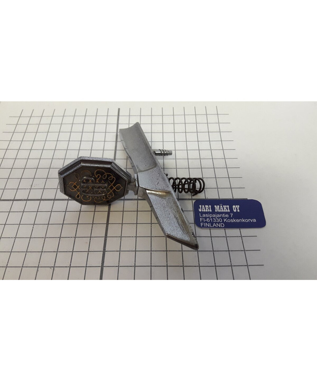 Keulamerkki jalalla Pontiac Gran Prix 1975