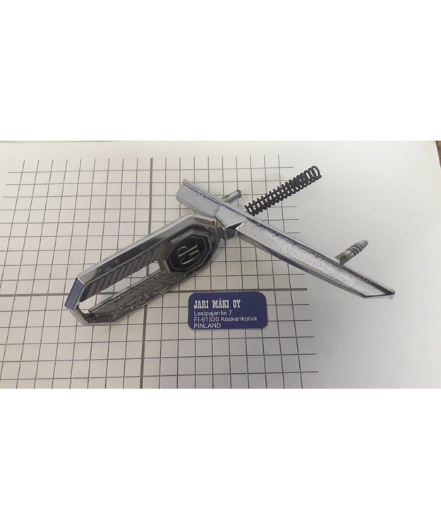 Keulamerkki jalalla Pontiac Grand Prix 1981-1983