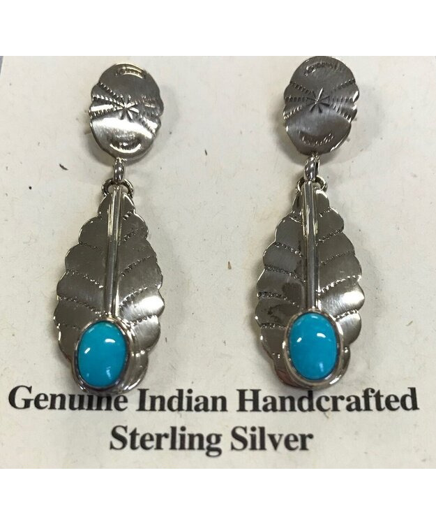 Korvakorut turkoosilla kivellä