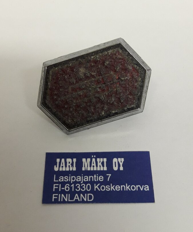 Merkki metallia "Rocket" sivupilarista Oldsmobile Cutlass 1974-1976