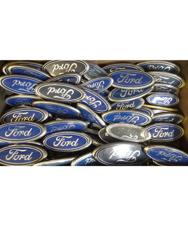 Merkki Ford noin 100 kappaletta eri kokoja KYSY!