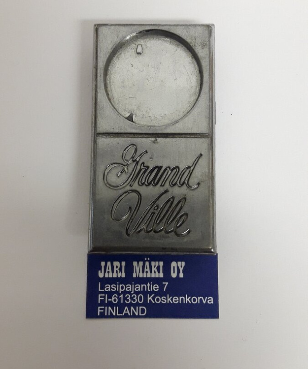 Merkki metallia Pontiac Grandville 1973-1974