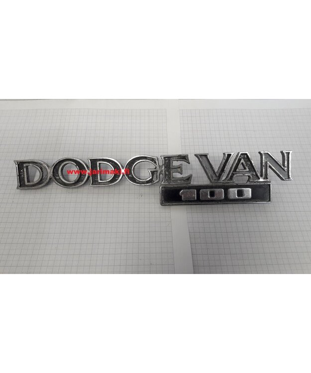 Merkki metallia 9-15/16" Dodge Van 100 1970-1981