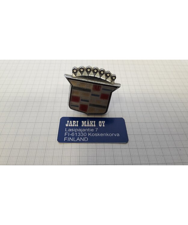 Merkki metallia sivupilariin Cadillac 1970-1990