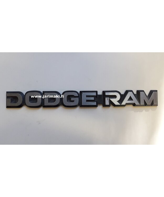 Merkki muovia 15-9/16" Dodge Ram 1994-2003