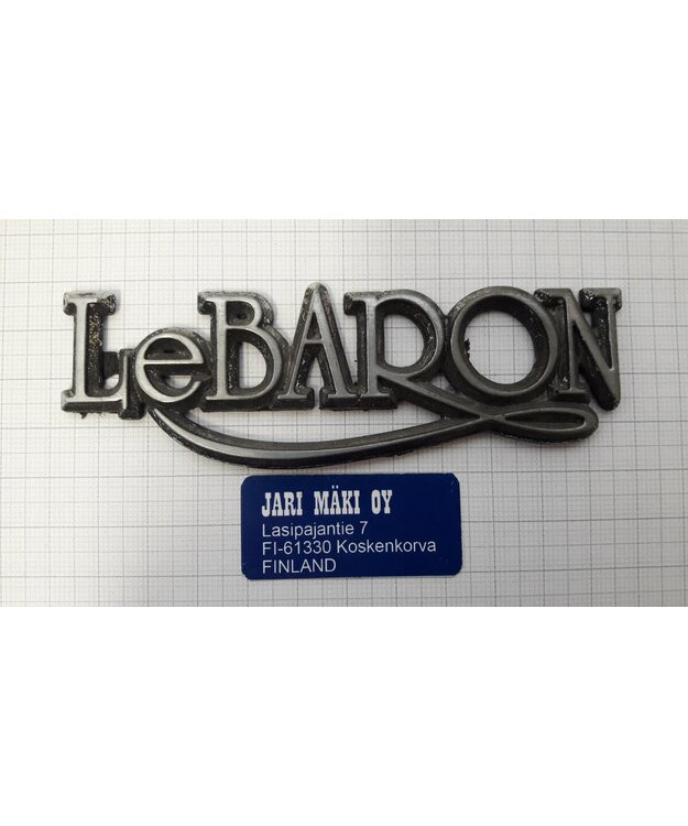 Merkki muovia 4-3/8" Chrysler Lebaron