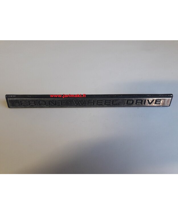 Merkki muovia 5-15/16" Plymouth Reliant 1981-1982