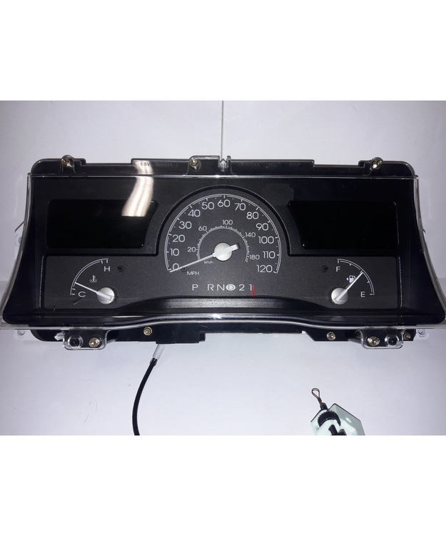 Mittaristo käytetty Lincoln Town Car 2003-2004