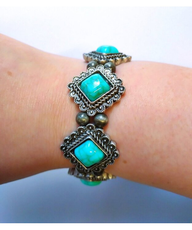 Venyvä käsikoru neliökivet